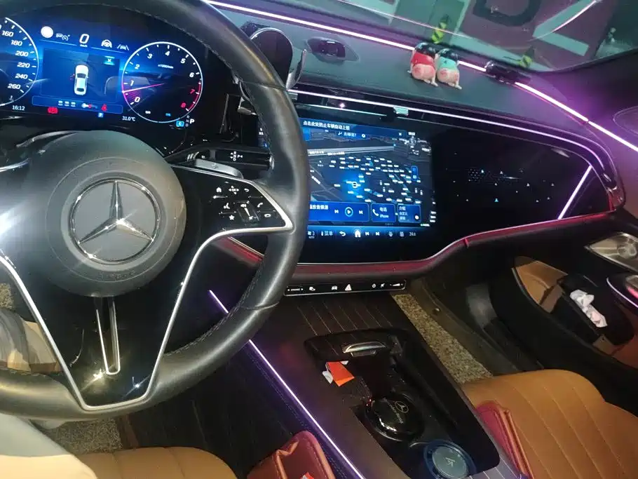Mercedes-Benz E-Class — миниатюра 12
