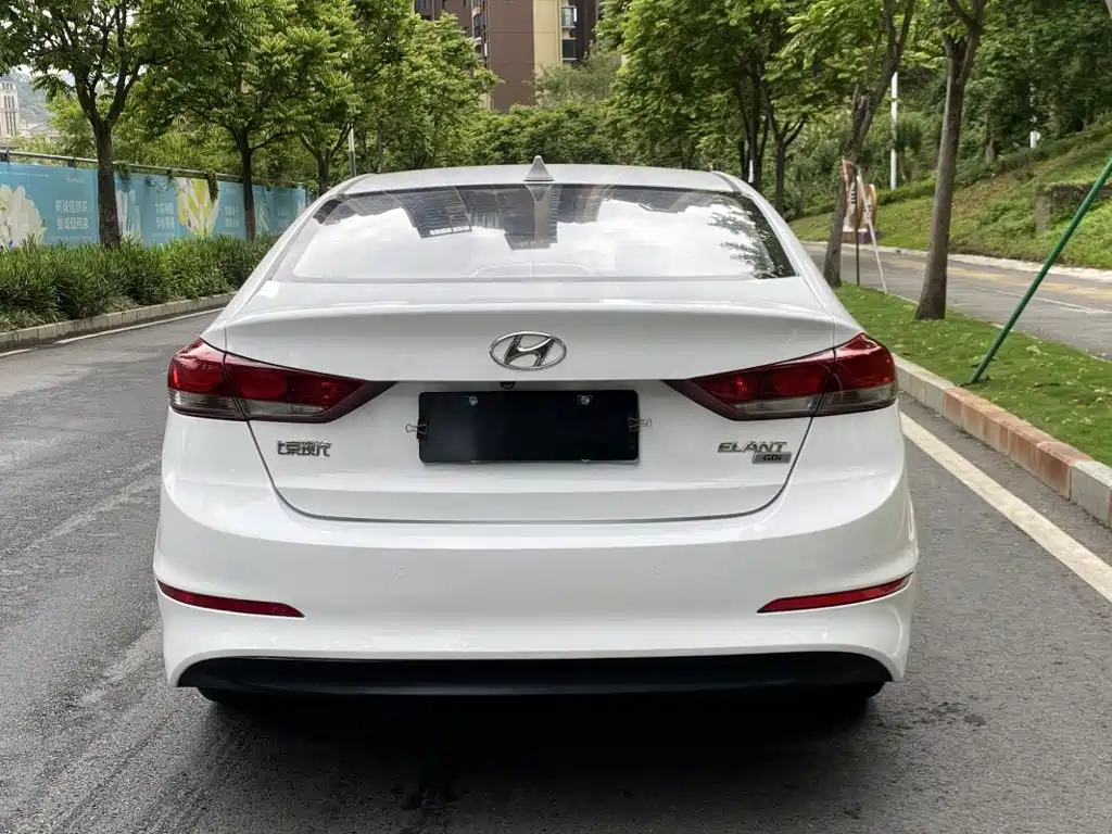 Hyundai Elantra — миниатюра 2