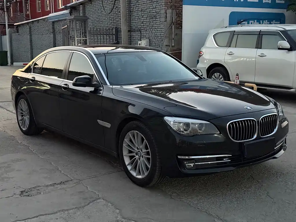 BMW 7 Series — миниатюра 3