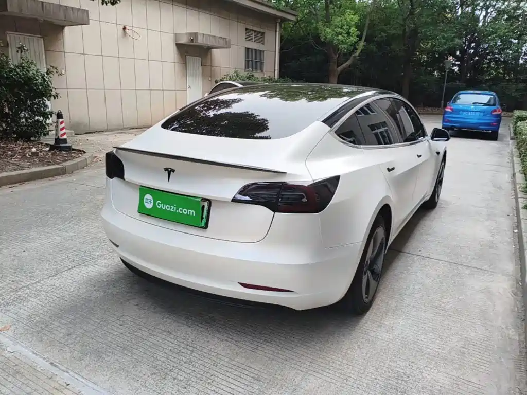 Tesla Model 3 — миниатюра 7