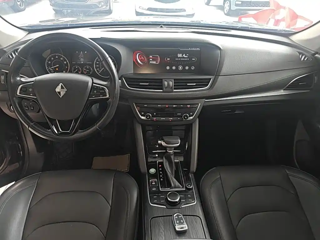 Borgward BX7 — миниатюра 10