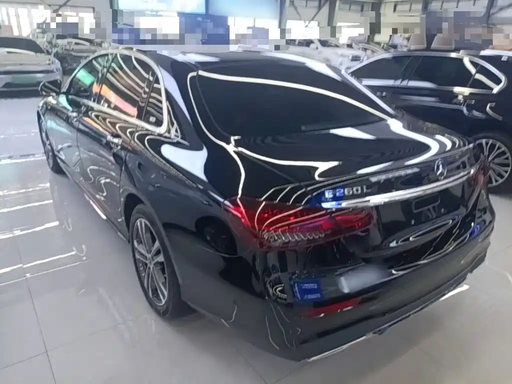 Mercedes-Benz E-Class — миниатюра 5