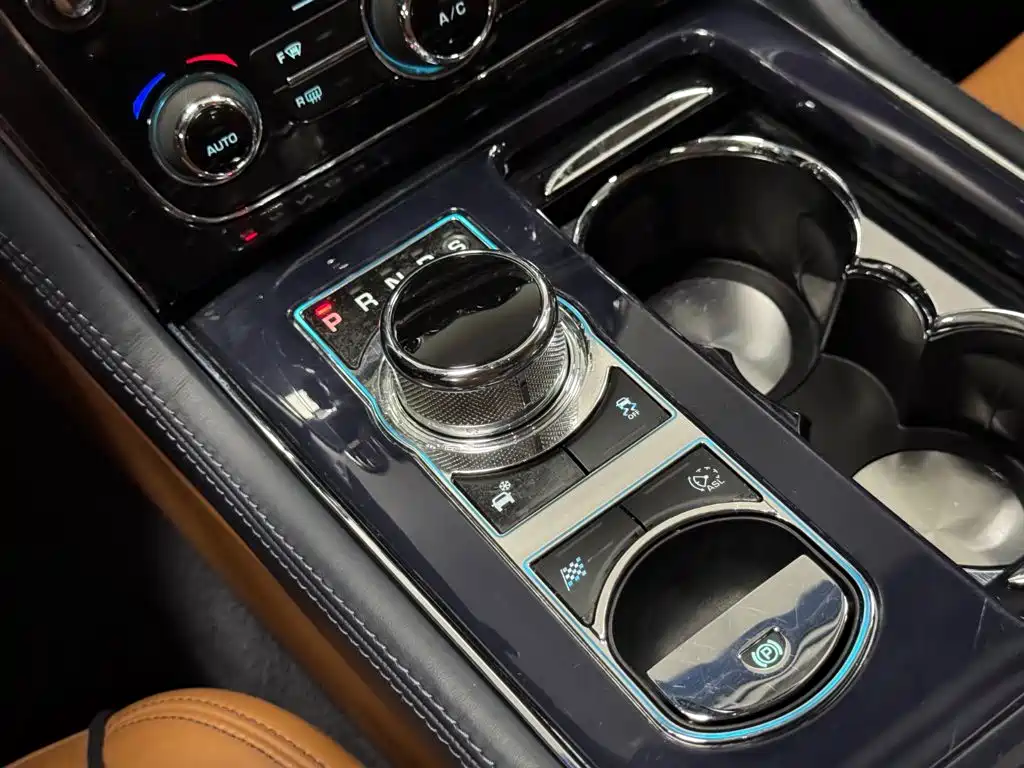 Jaguar XJ — миниатюра 20