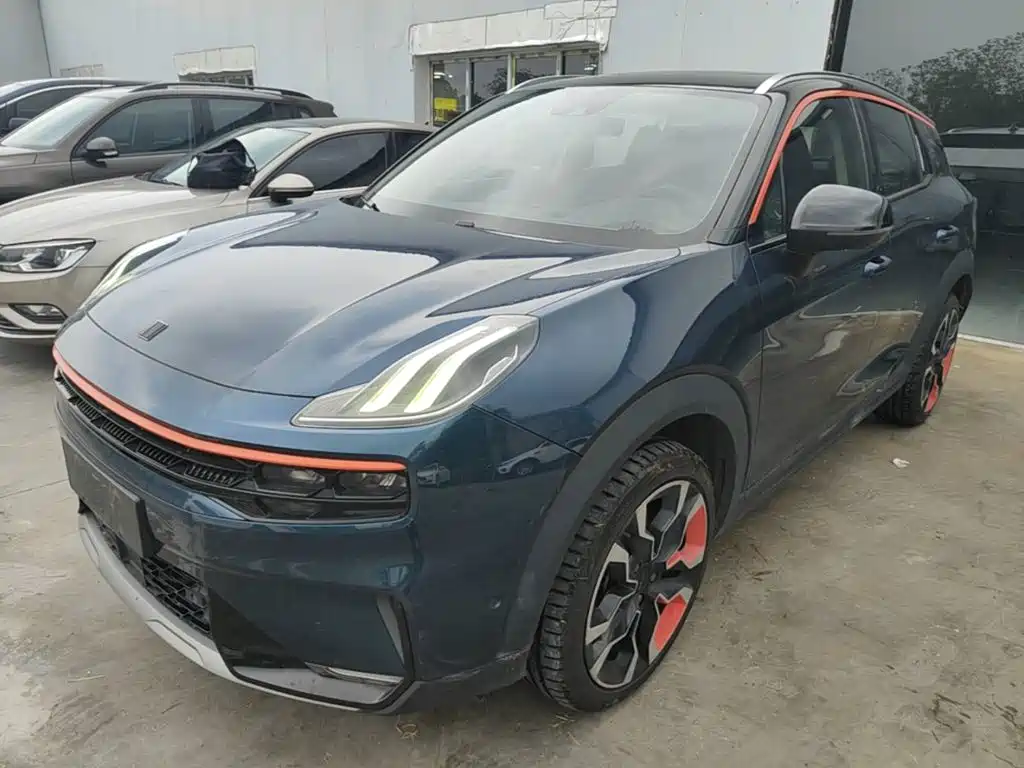 Lynk & Co 06
