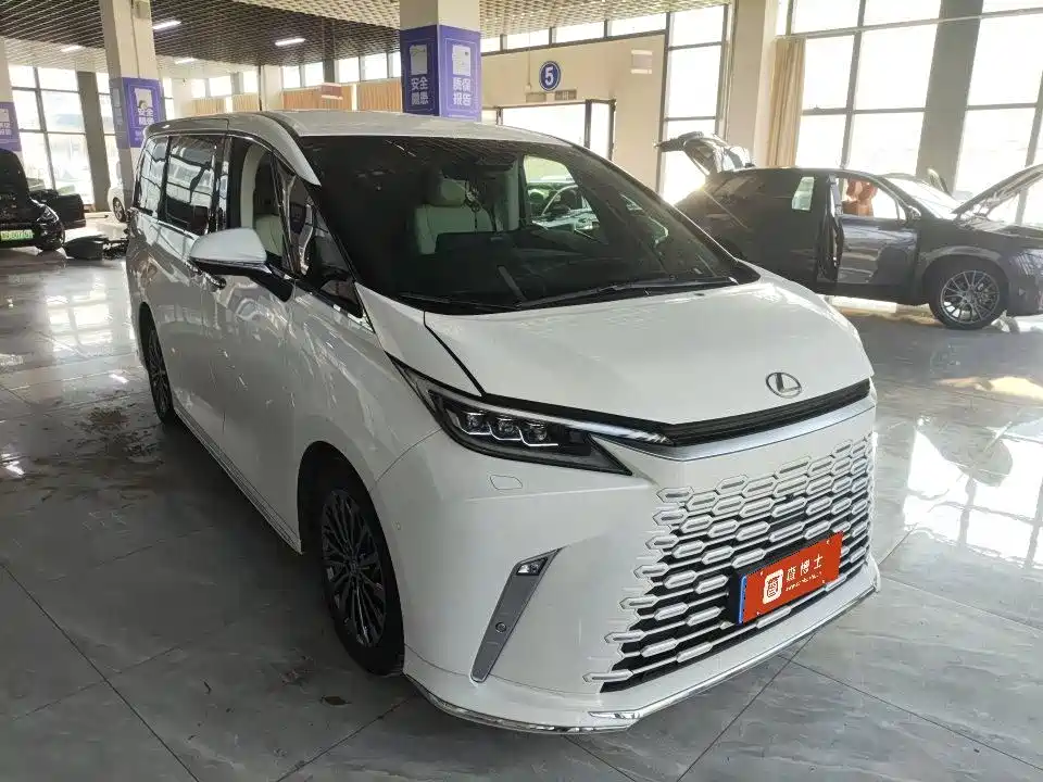 Lexus LM — миниатюра 3