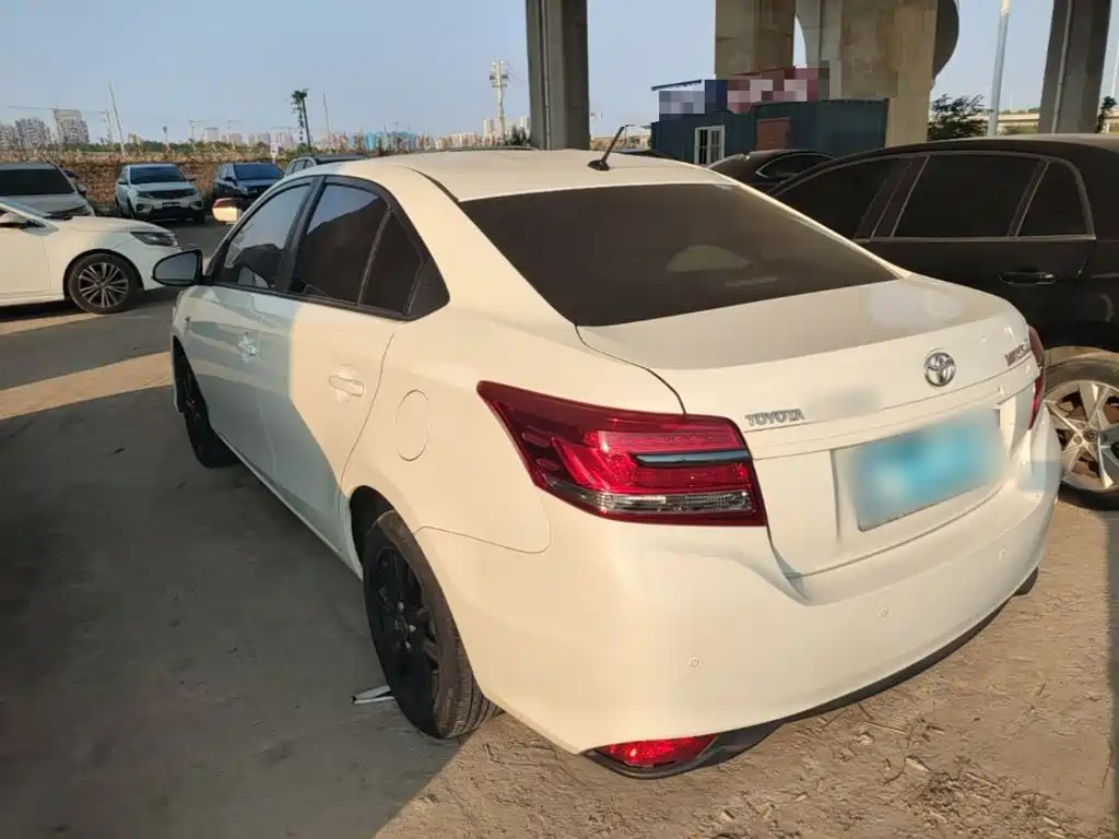 Toyota Yaris L — миниатюра 5