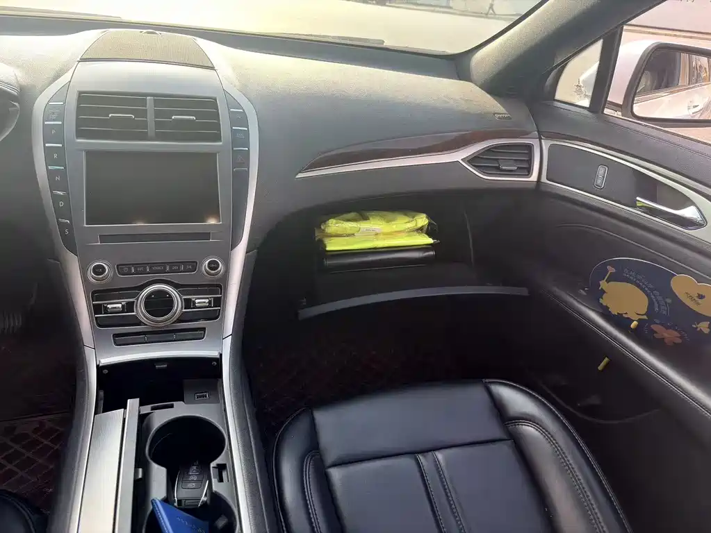 Lincoln MKZ — миниатюра 4
