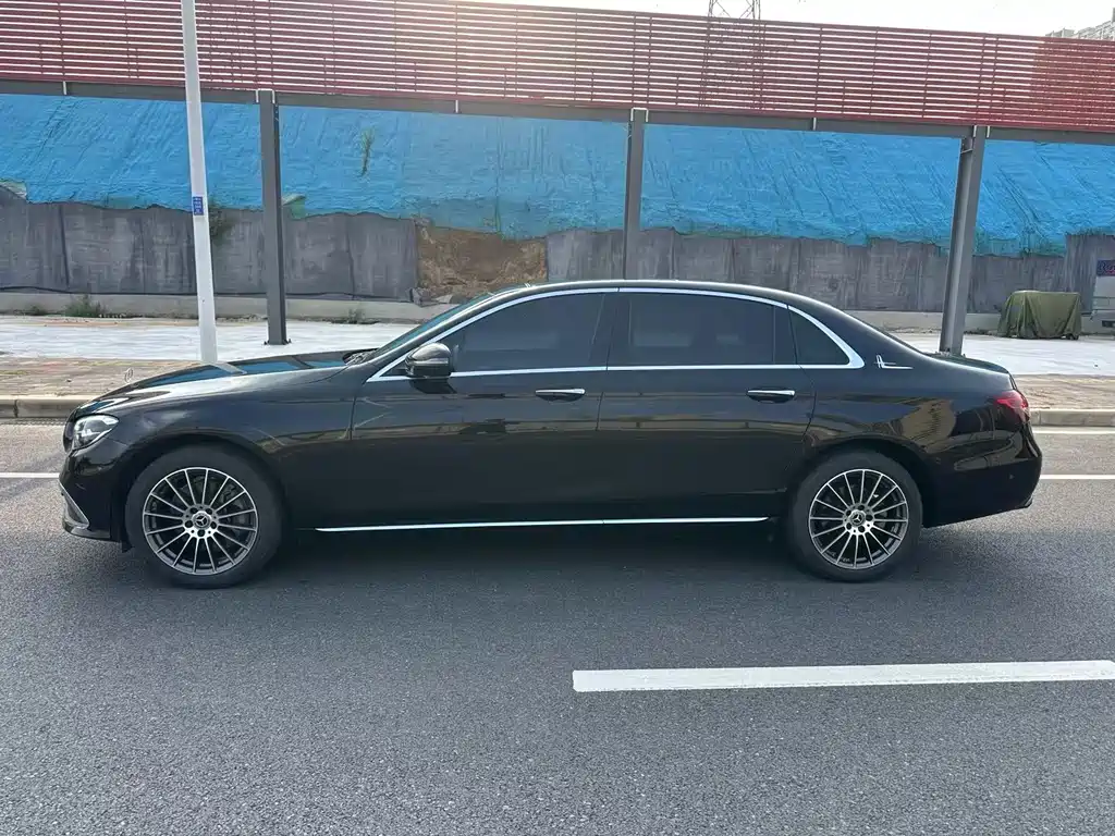 Mercedes-Benz E-Class — миниатюра 7