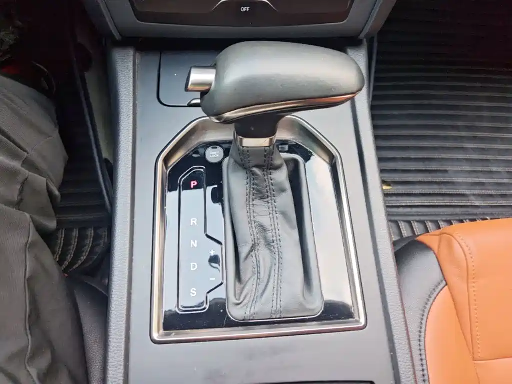 Hongqi Hongqi H7 — миниатюра 14