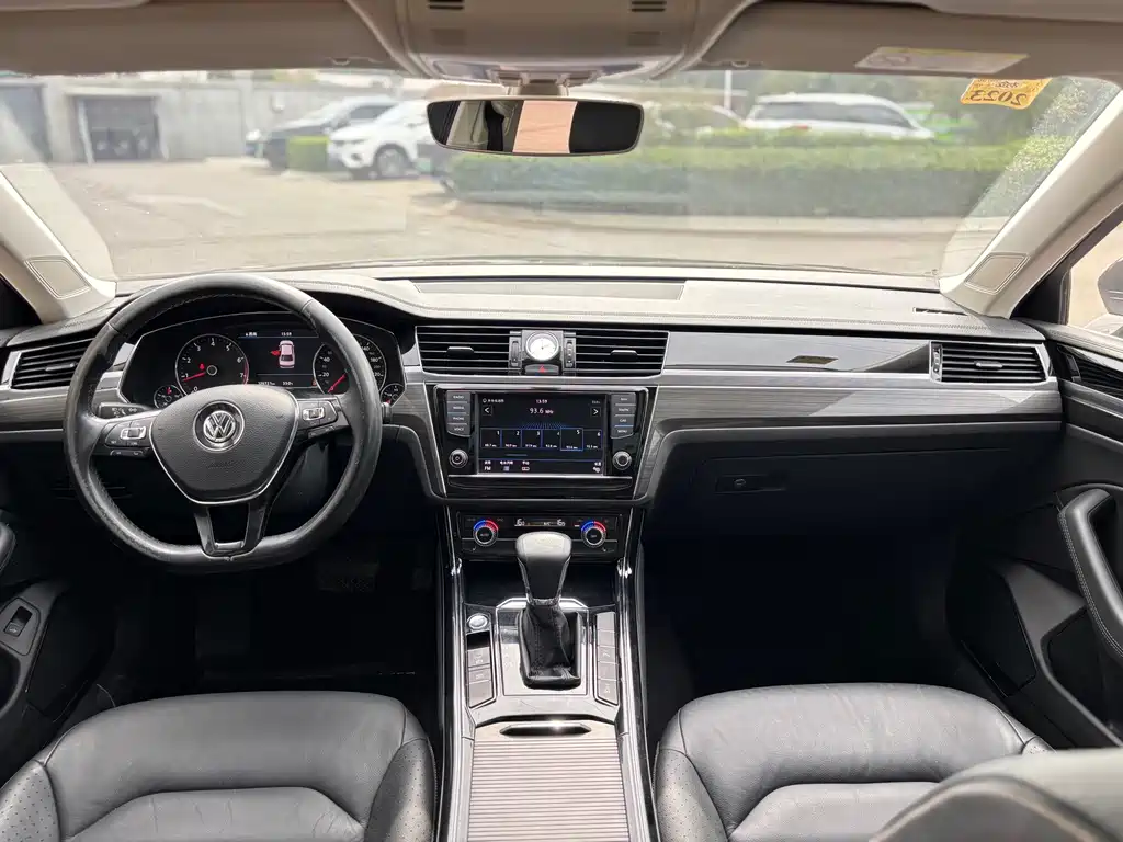 Volkswagen Phideon — миниатюра 6