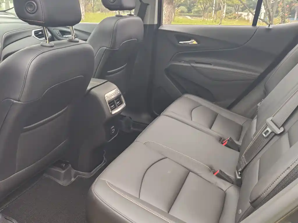 Chevrolet Equinox — миниатюра 11