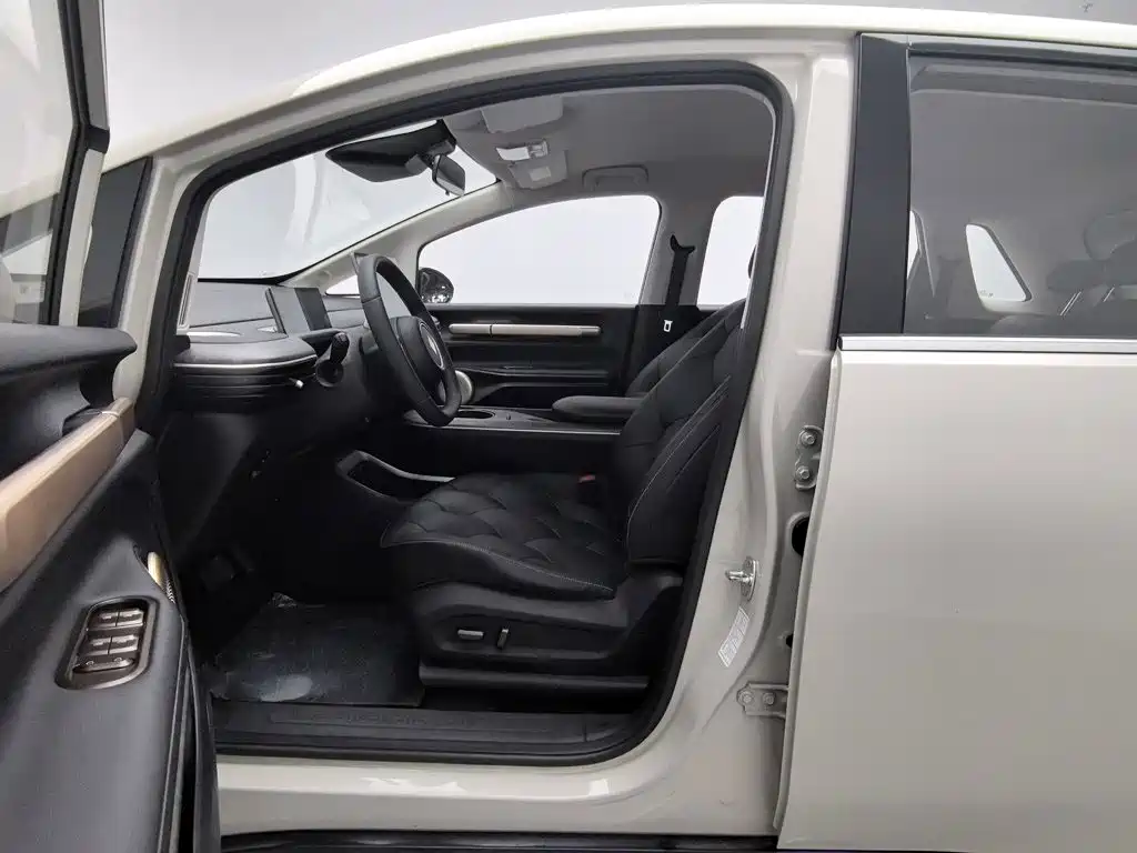 Baojun Yunduo — миниатюра 10