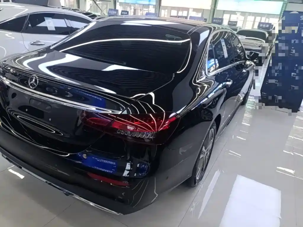 Mercedes-Benz E-Class — миниатюра 7