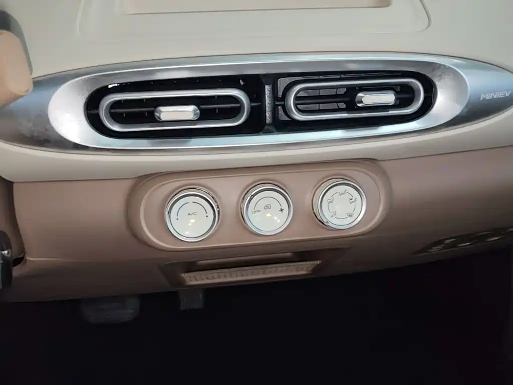 Wuling MINIEV — миниатюра 13