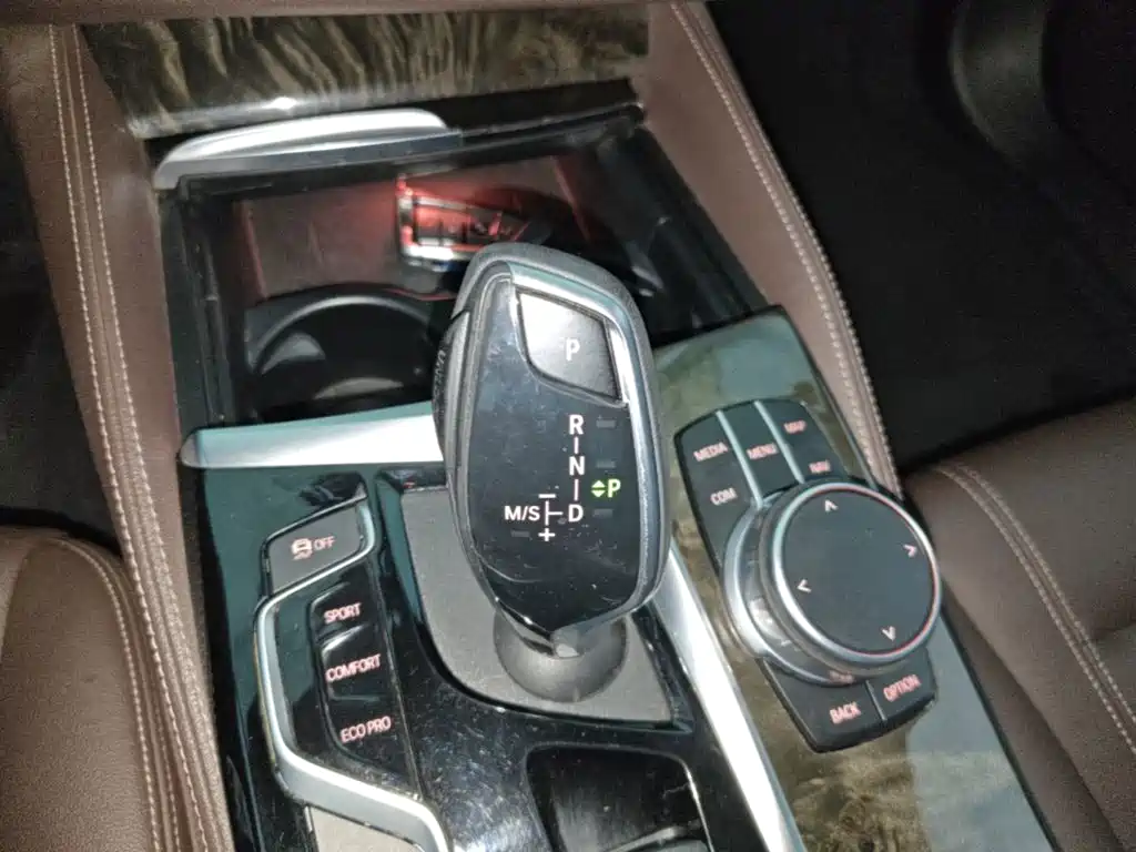 BMW 5 Series — миниатюра 14