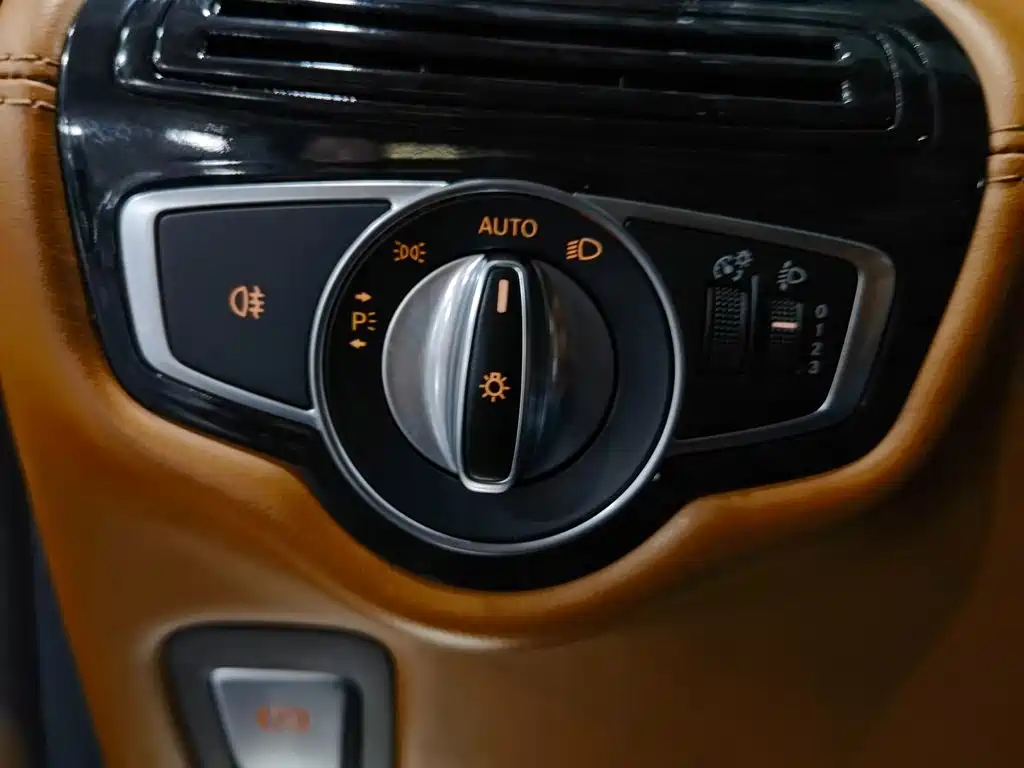 Mercedes-Benz V-Class — миниатюра 20