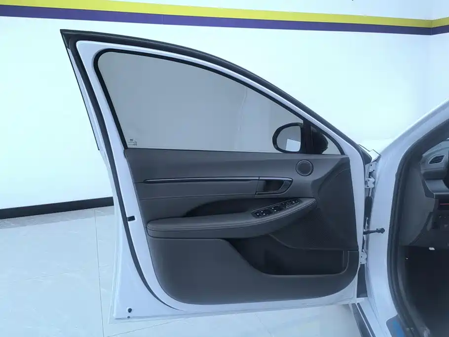 Hyundai Sonata — миниатюра 7