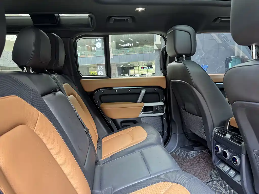 Land Rover Defender — миниатюра 7
