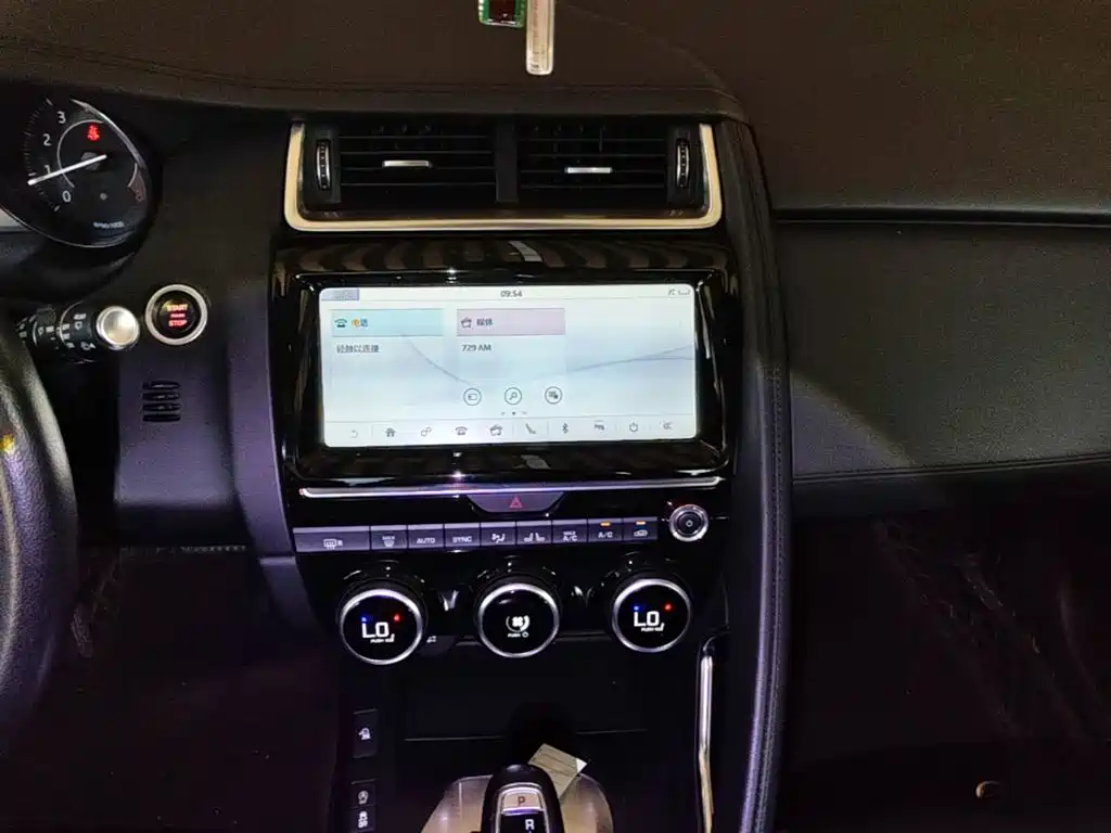 Jaguar E-PACE — миниатюра 13