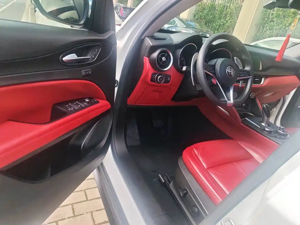 Alfa Romeo Stelvio — миниатюра 10