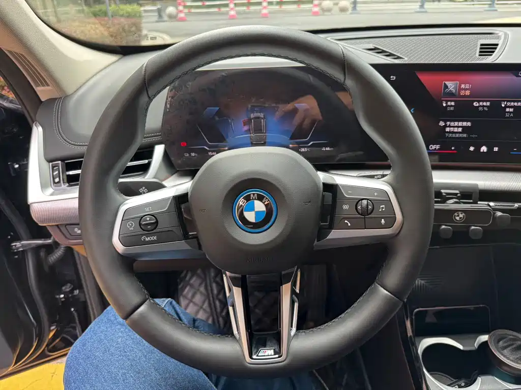 BMW iX1 — миниатюра 10