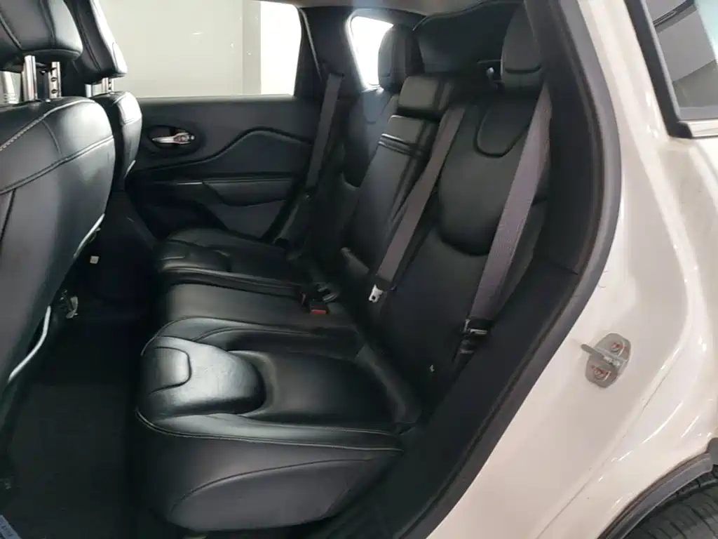 Jeep Cherokee — миниатюра 17