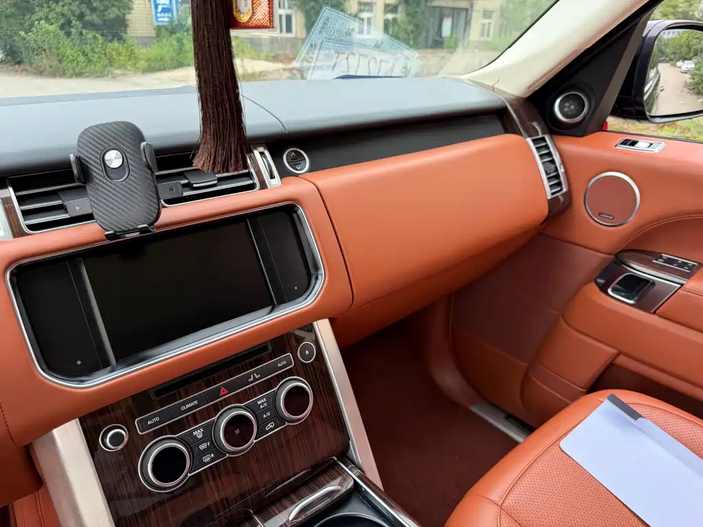 Land Rover Range Rover — миниатюра 7