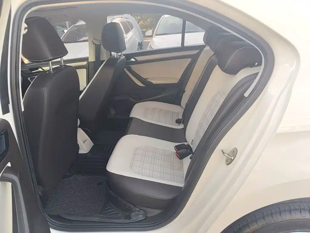 Volkswagen Jetta — миниатюра 17