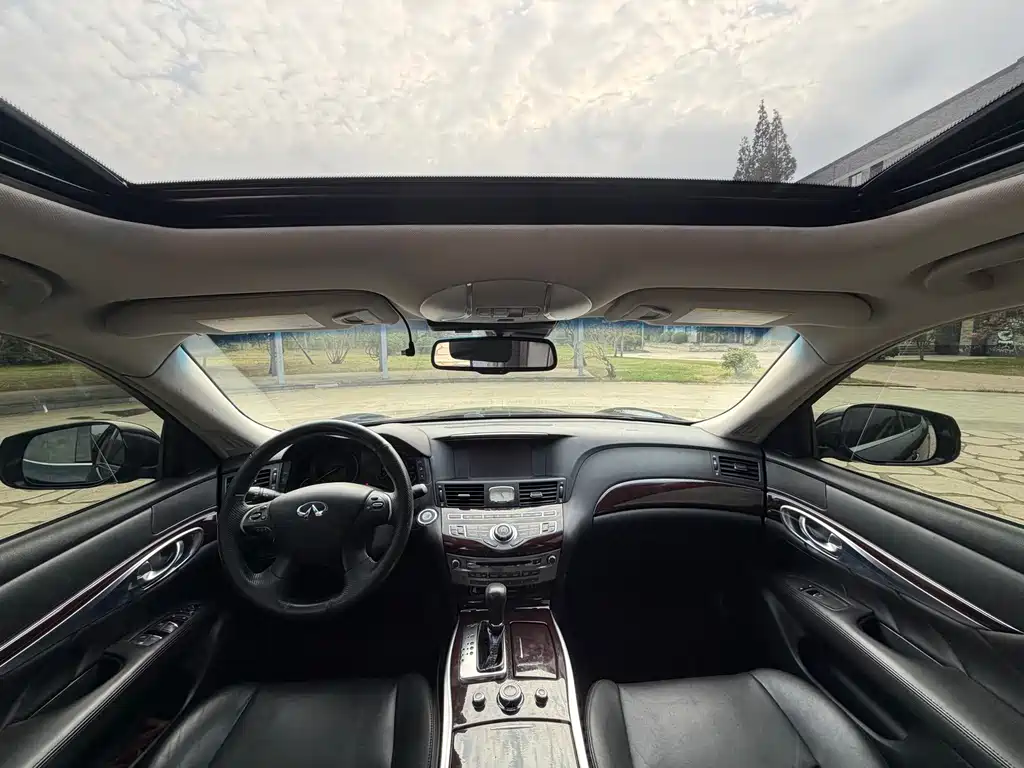 Infiniti Q70 — миниатюра 6