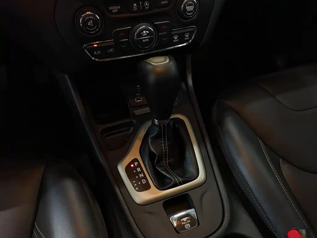 Jeep Cherokee — миниатюра 13