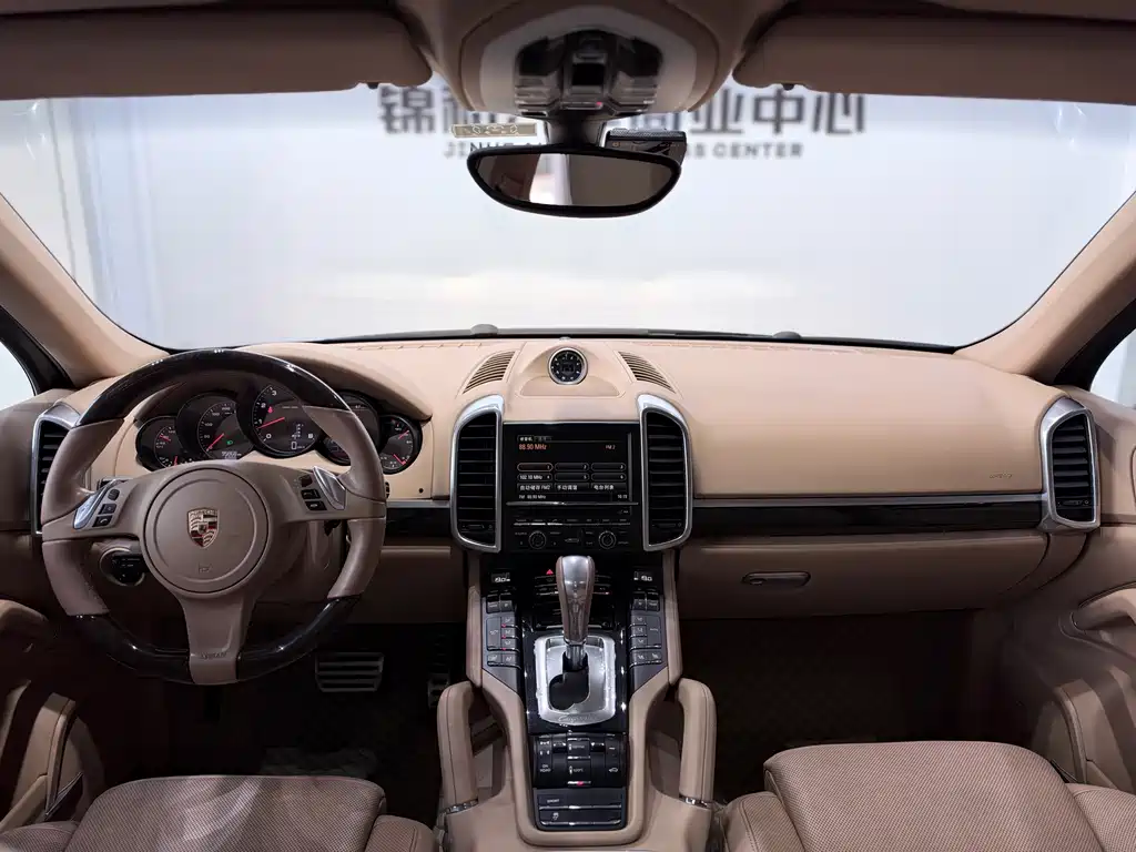 Porsche Cayenne — миниатюра 9