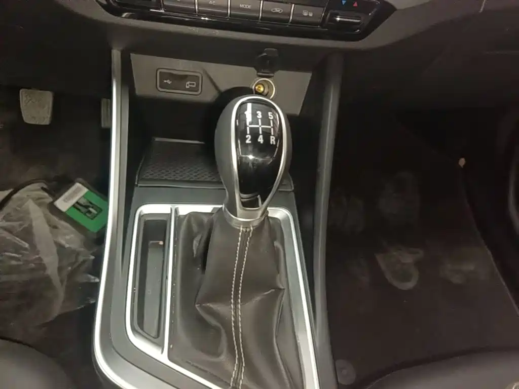 Geely Vision X3 — миниатюра 14