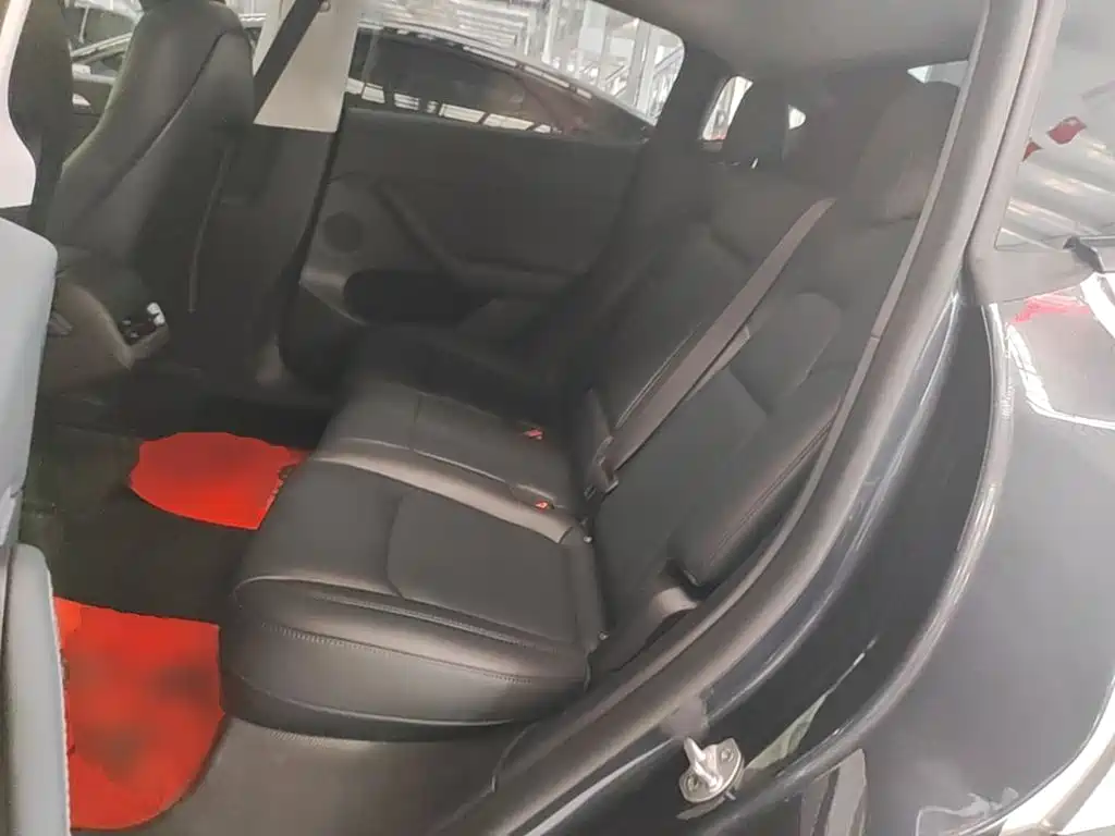 Tesla Model Y — миниатюра 17