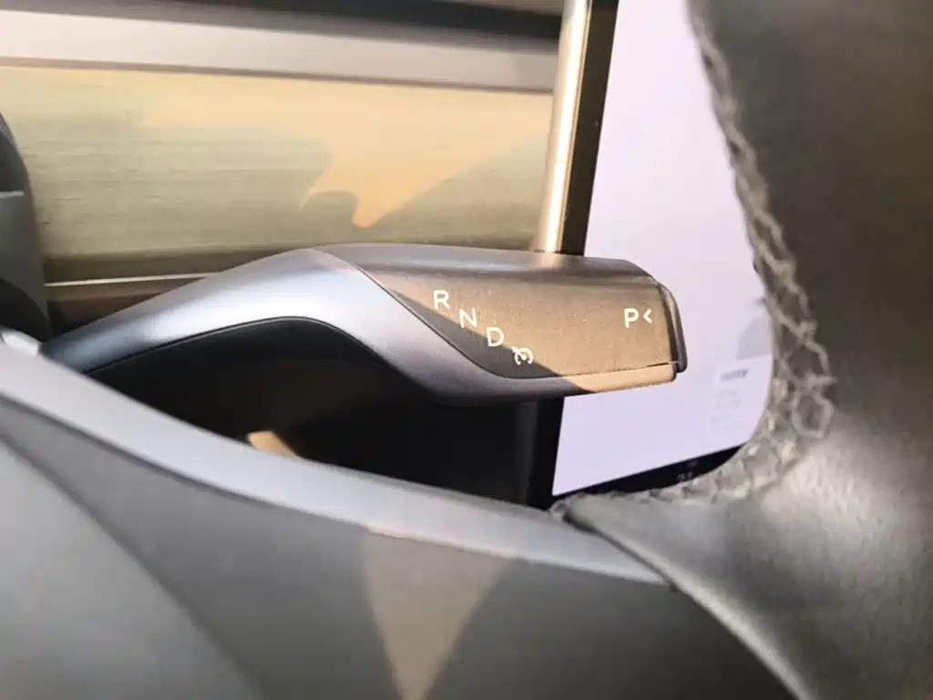 Tesla Model Y — миниатюра 14