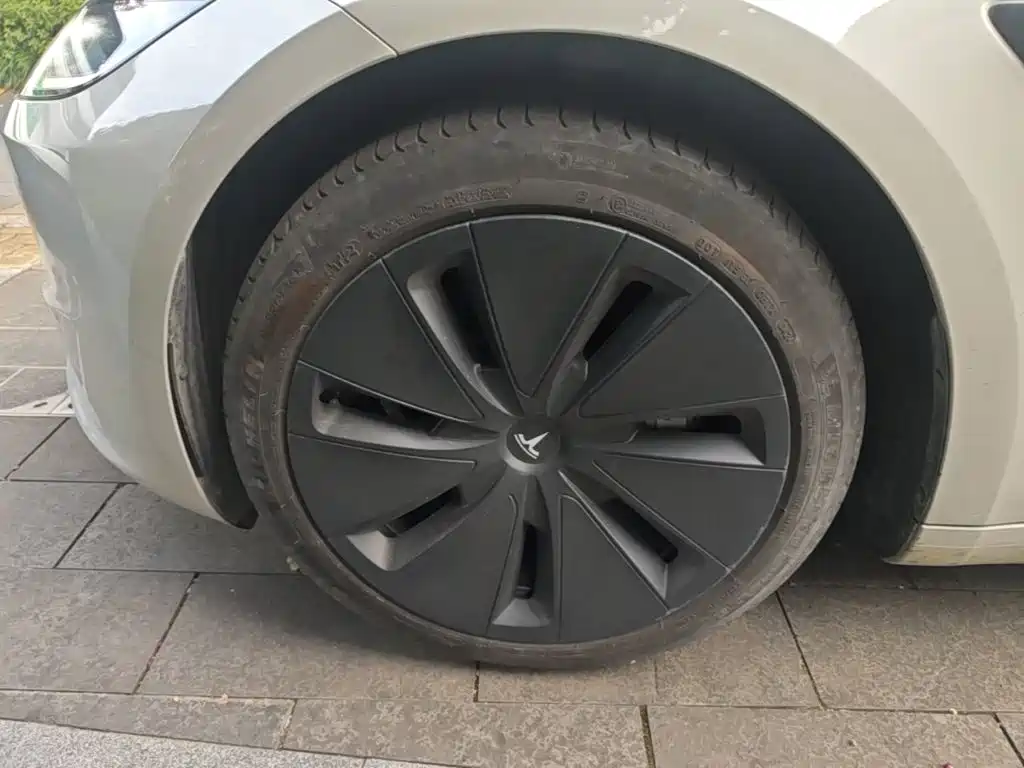 Tesla Model 3 — миниатюра 23