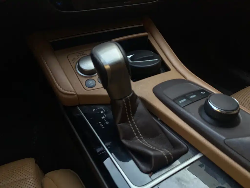 Lexus ES — миниатюра 10