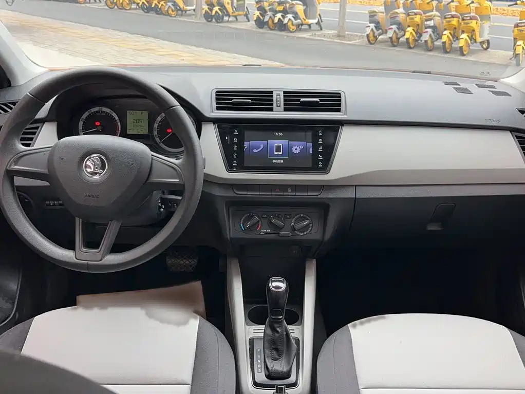 Skoda Fabia — миниатюра 12