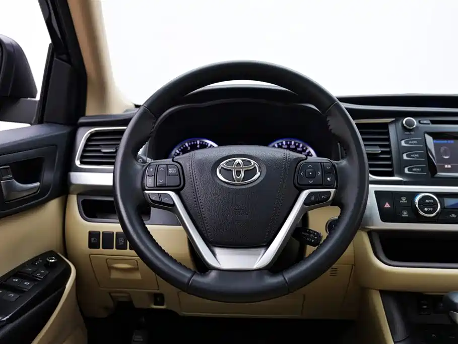 TOYOTA HIGHLANDER