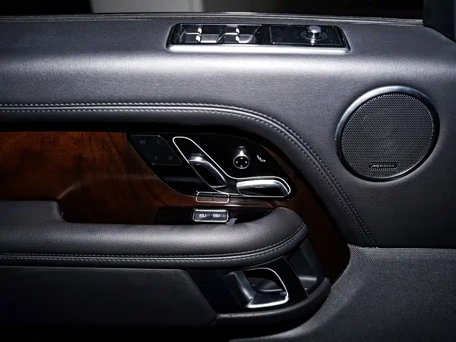 Land Rover Range Rover — миниатюра 8