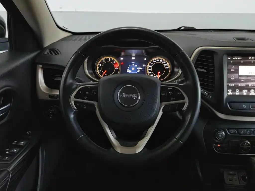 Jeep Cherokee — миниатюра 11