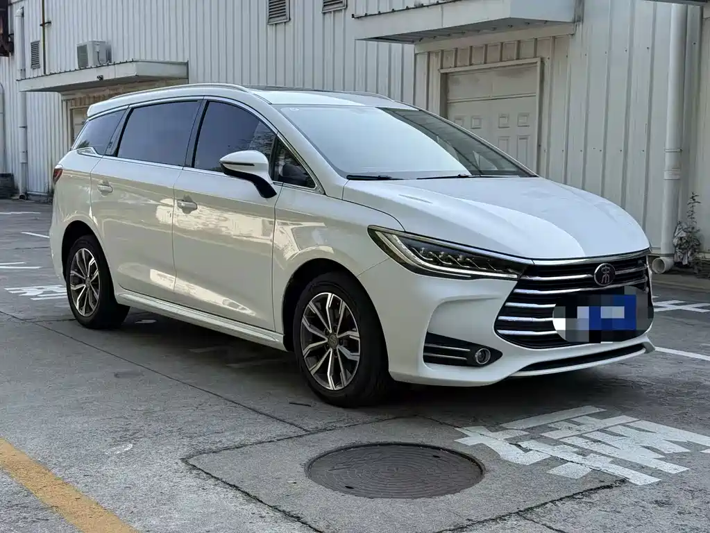 BYD MAX — миниатюра 3