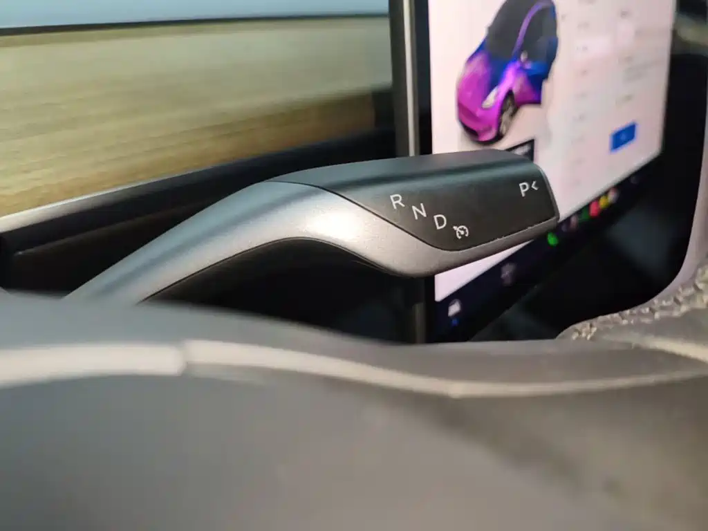 Tesla Model Y — миниатюра 14