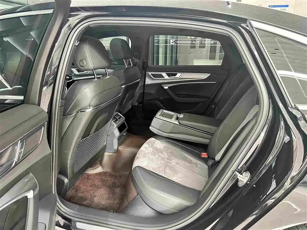 Audi A6L — миниатюра 12