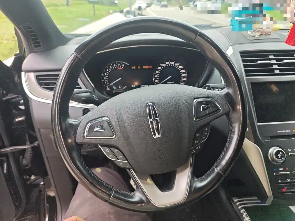 Lincoln MKC — миниатюра 12