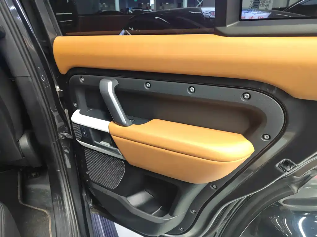 Land Rover Defender — миниатюра 9