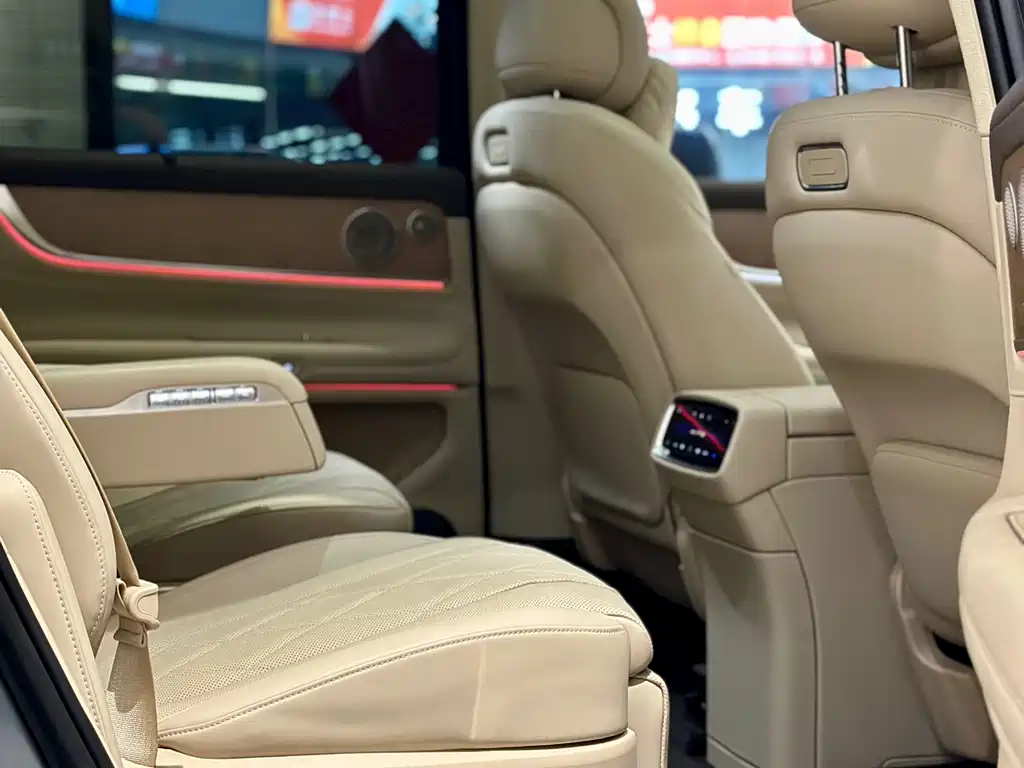 AITO ASK THE WORLD M9