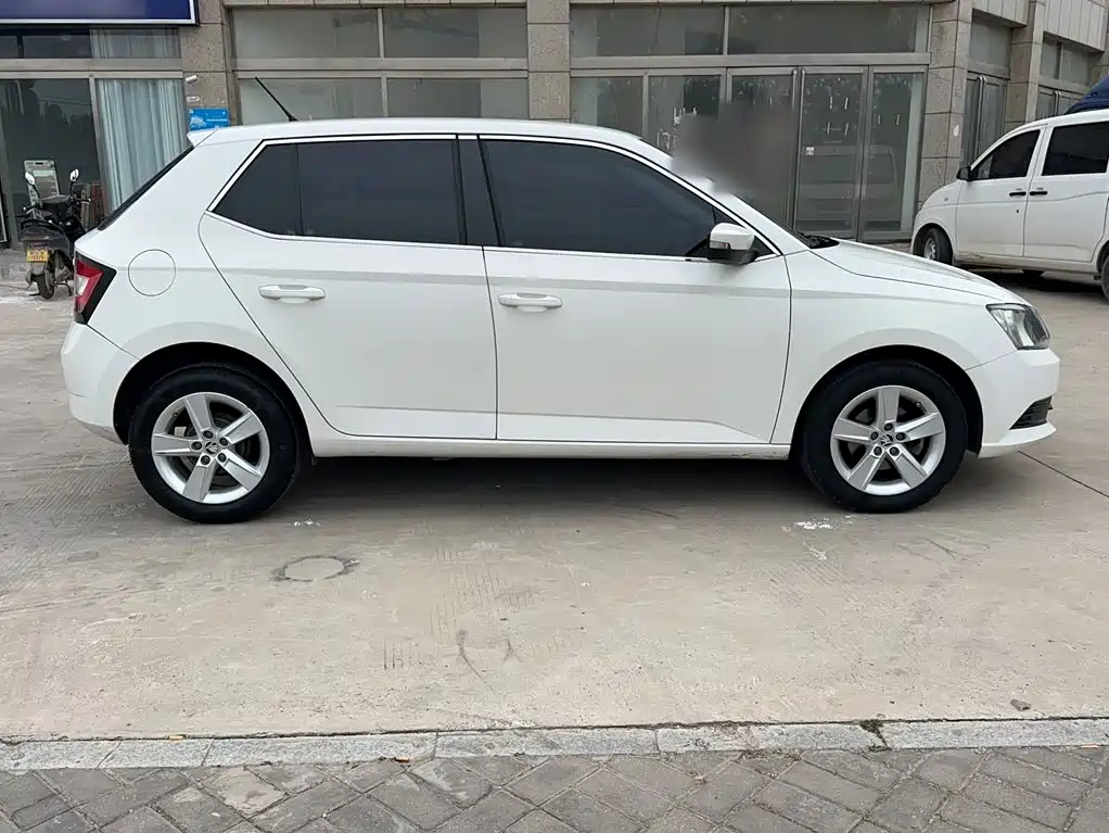 Skoda Fabia — миниатюра 6