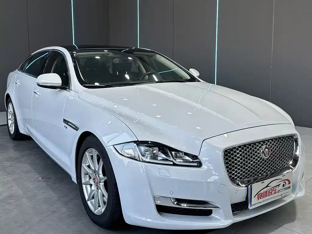 JAGUAR XJ