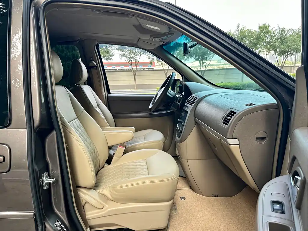 Buick GL8 — миниатюра 12