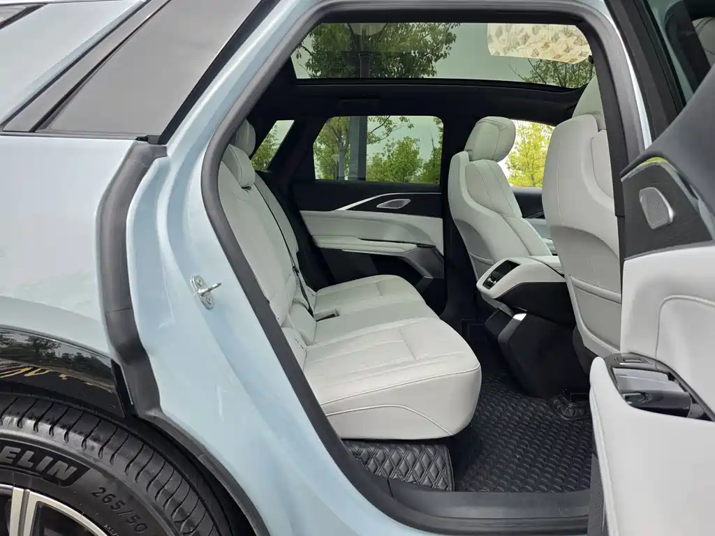 Cadillac Lyriq — миниатюра 11